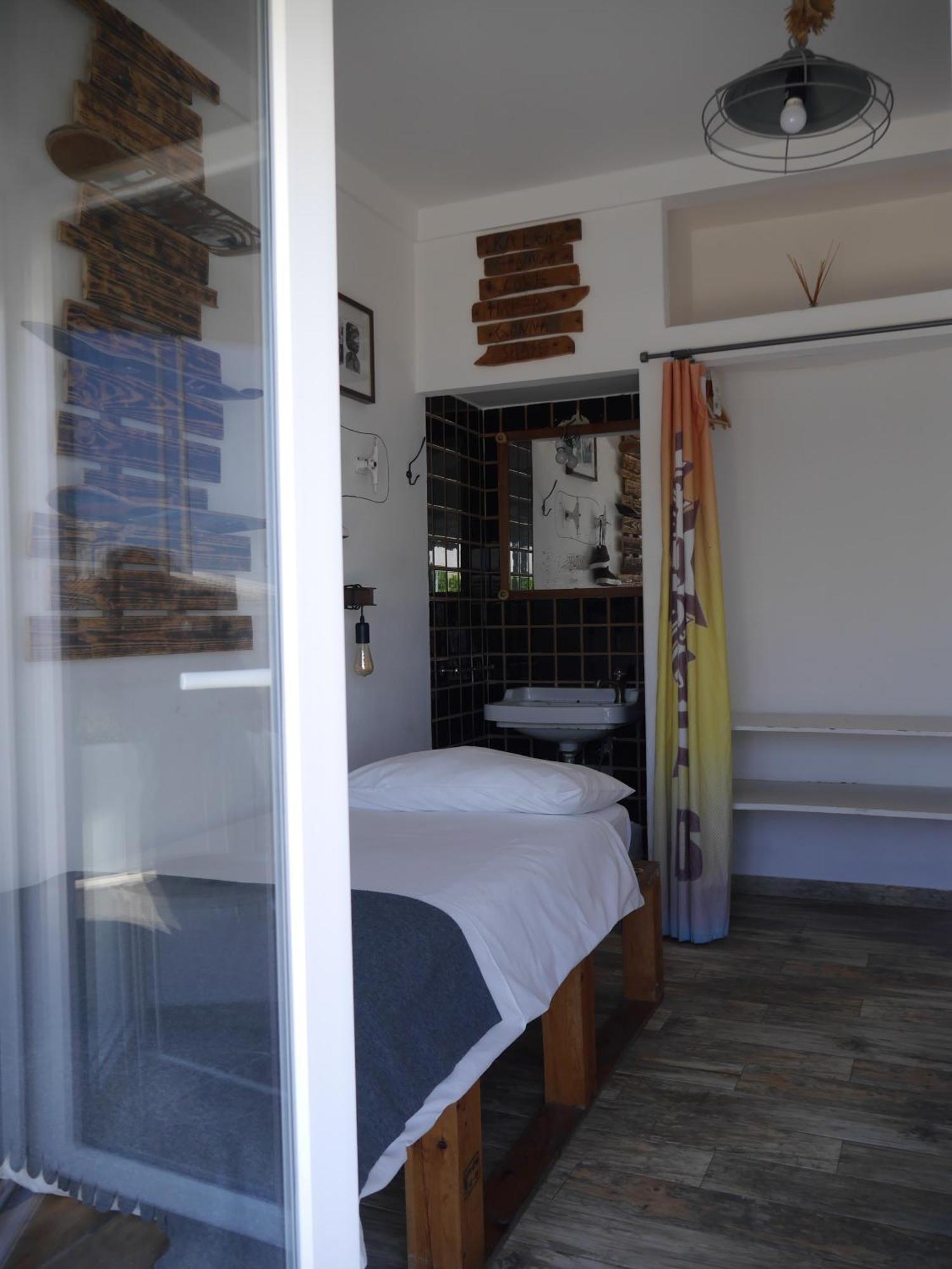 Hostel & Surfcamp 55 Ерисейра Екстериор снимка