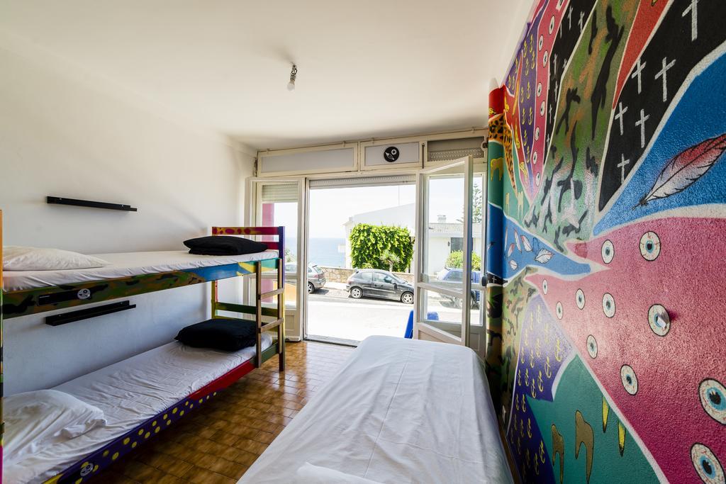 Hostel & Surfcamp 55 Ерисейра Екстериор снимка